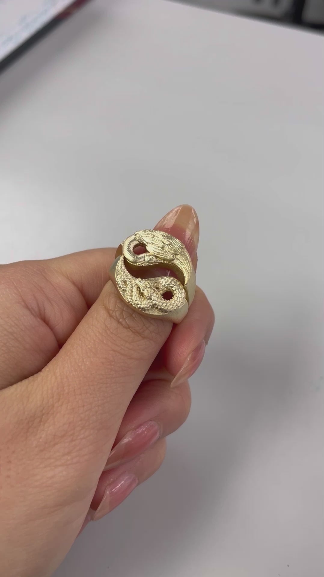 Dragon retailer and phoenix ring